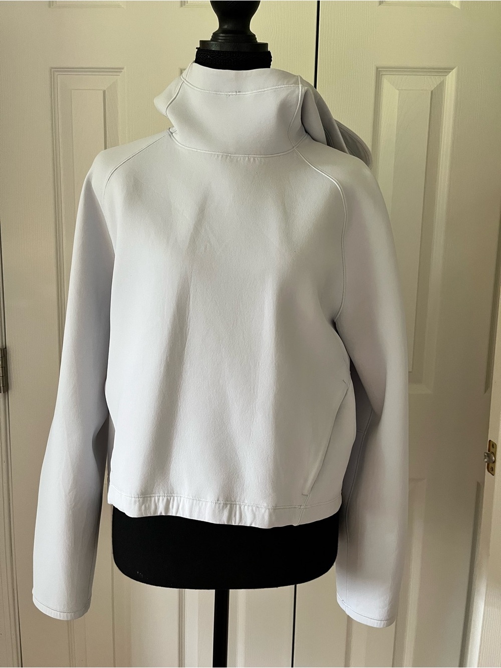 Lululemon AirWrap Pullover Hoodie Size 6